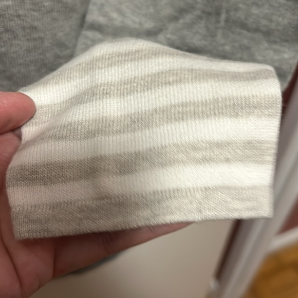 Sale 🌟🛍️🛍💕Isaac Mizrahi Grey Top - Picture 4 of 6